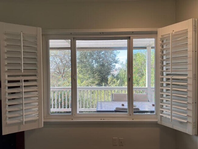 Building Photo - 714 Oceanview Dr