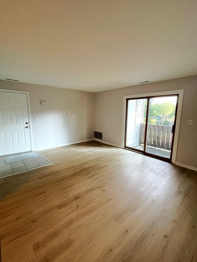 Building Photo - 5011 Ravens Crest Dr