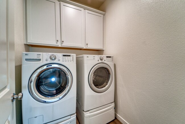 Building Photo - Upgraded Single-Story 3BR/2BA Solar Home o...