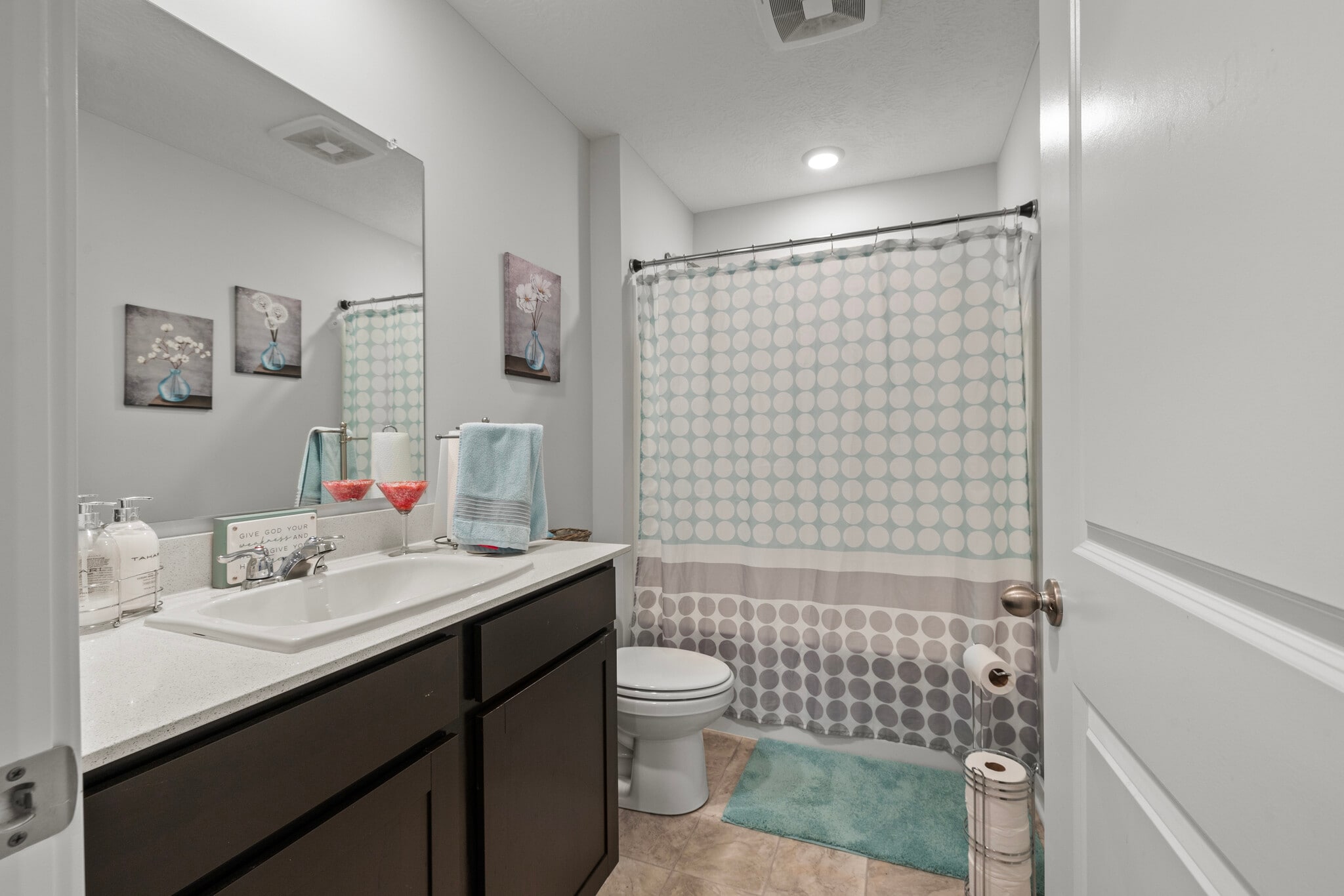 Main Bath - 5969 Hollett Dr S