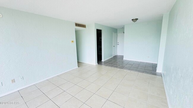 Building Photo - 732 N Halifax Ave