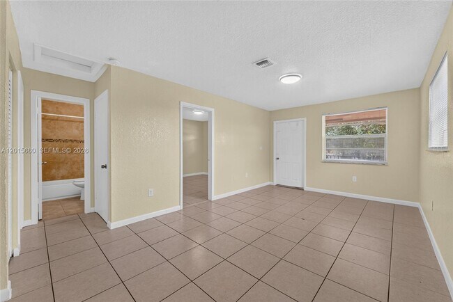 Building Photo - 1101 Prospect Rd