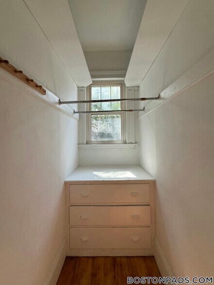 Building Photo - 31 Falcon St