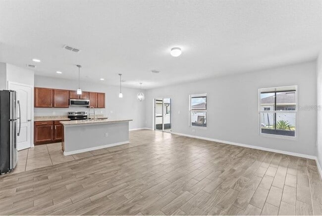 Building Photo - 237 Tanager St