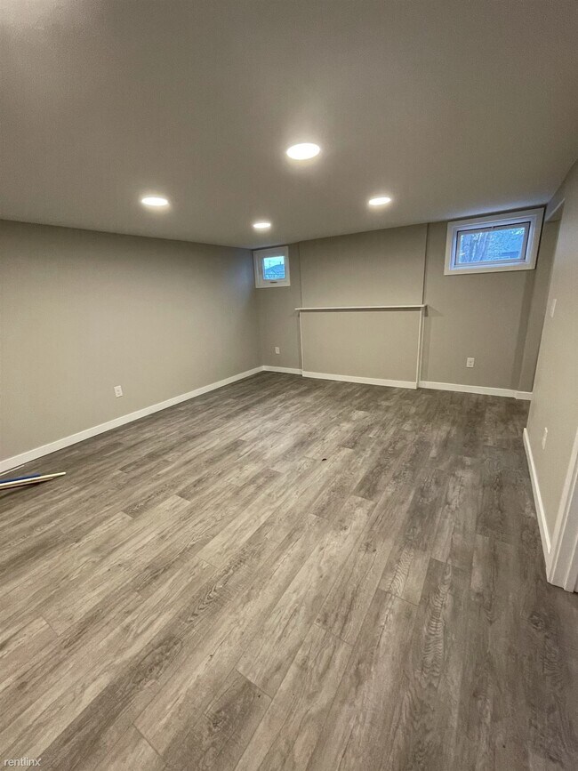 Building Photo - 3 br, 1 bath Duplex - 1104 Sidney Avenue