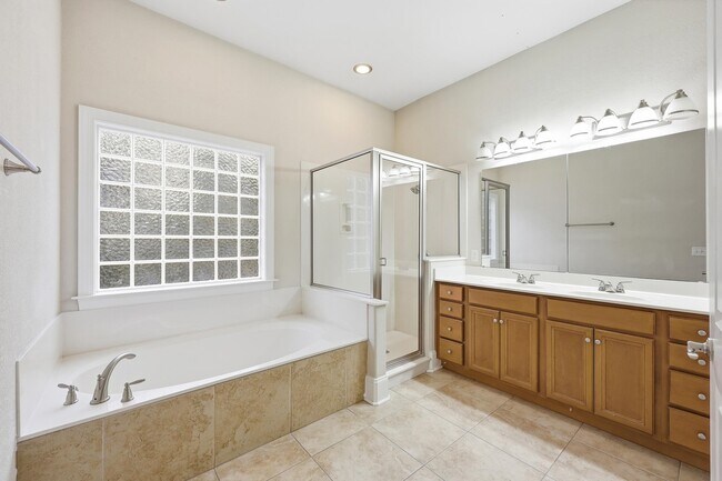 Building Photo - 109 Lac Courte