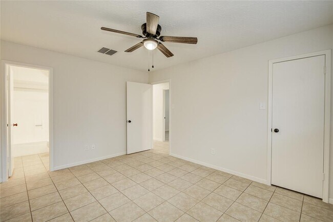 Building Photo - 22511 Market Square Ln