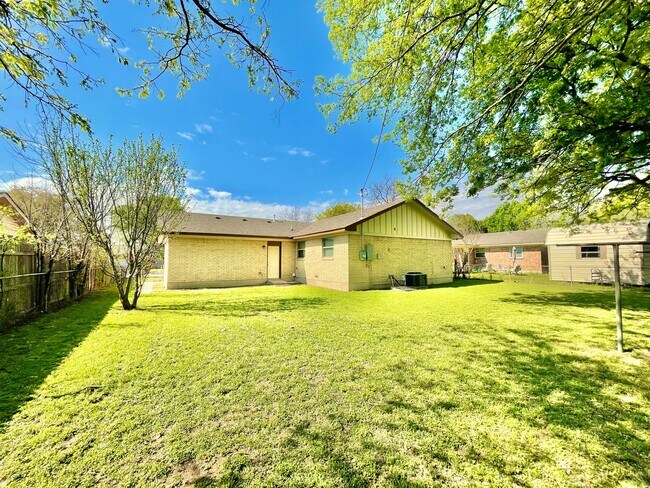 Building Photo - Renovated in 2023, 3 Bedroom 2 Bath Home now available!