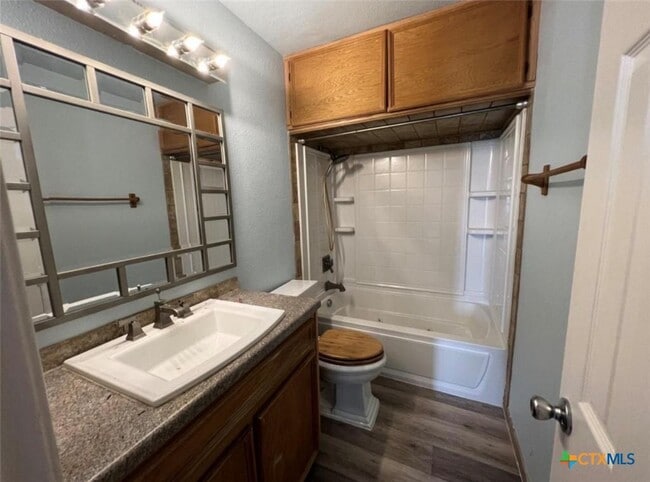 Building Photo - 304 Margaret Lee St