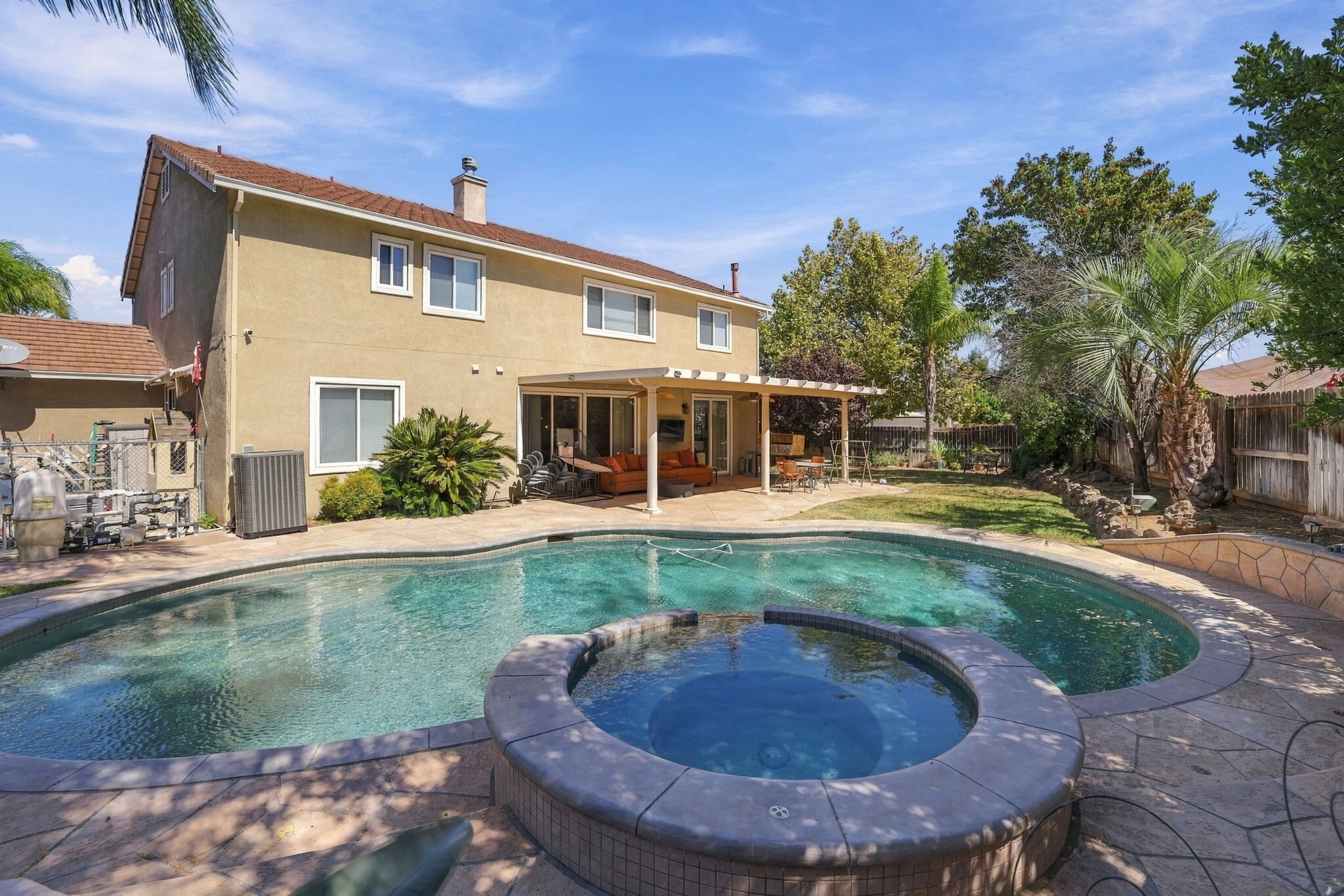 Building Photo - 204 Millbrook Dr