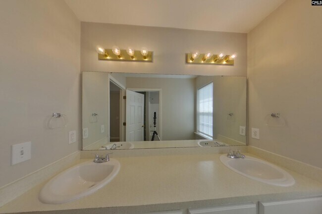 Building Photo - 163 Brooksong Dr