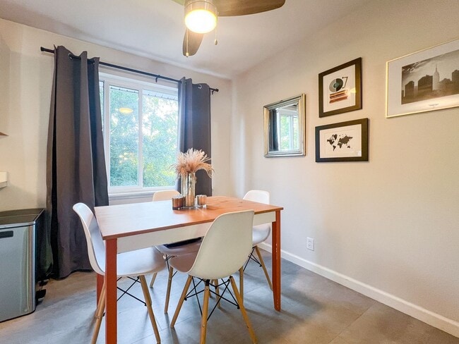 Building Photo - 4Bd/1.5Ba Seattle House