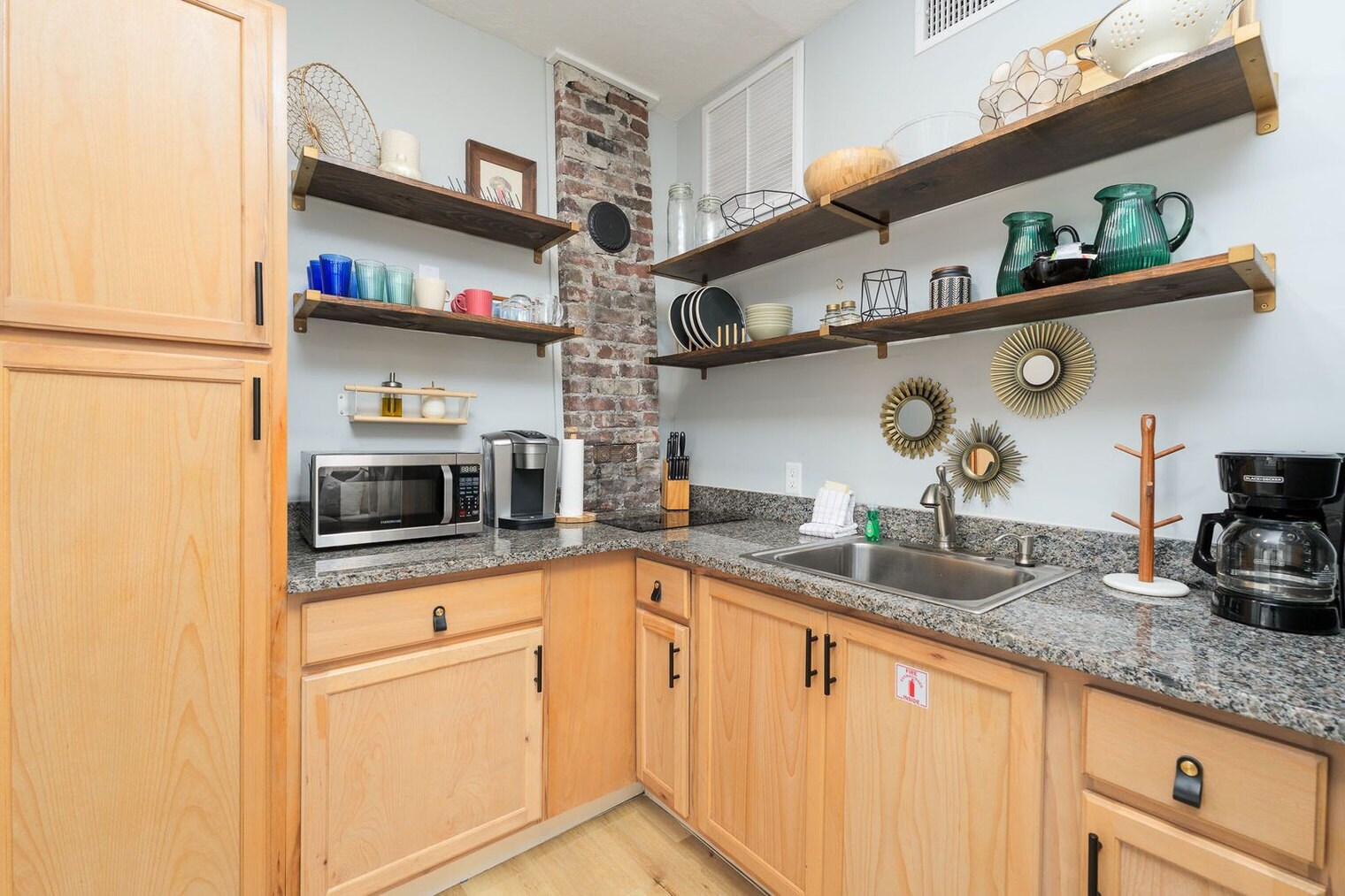 Building Photo - 59 Cuna St