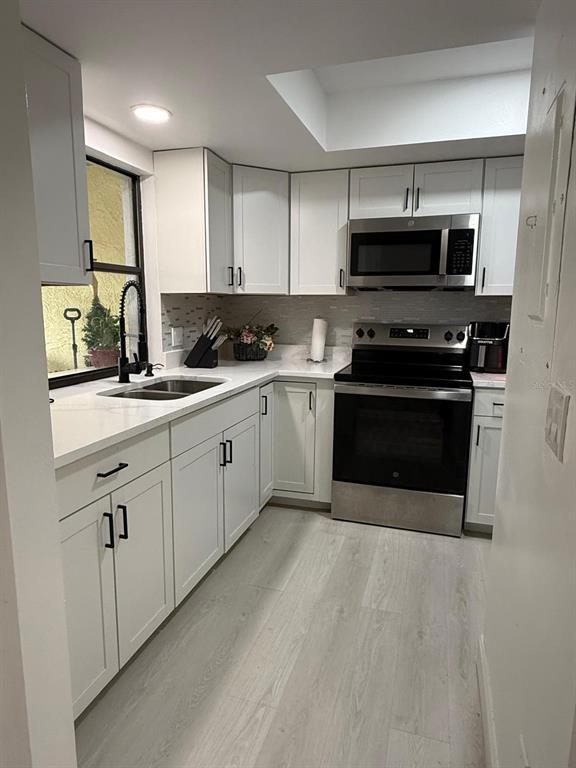Building Photo - 13610 S Village Dr