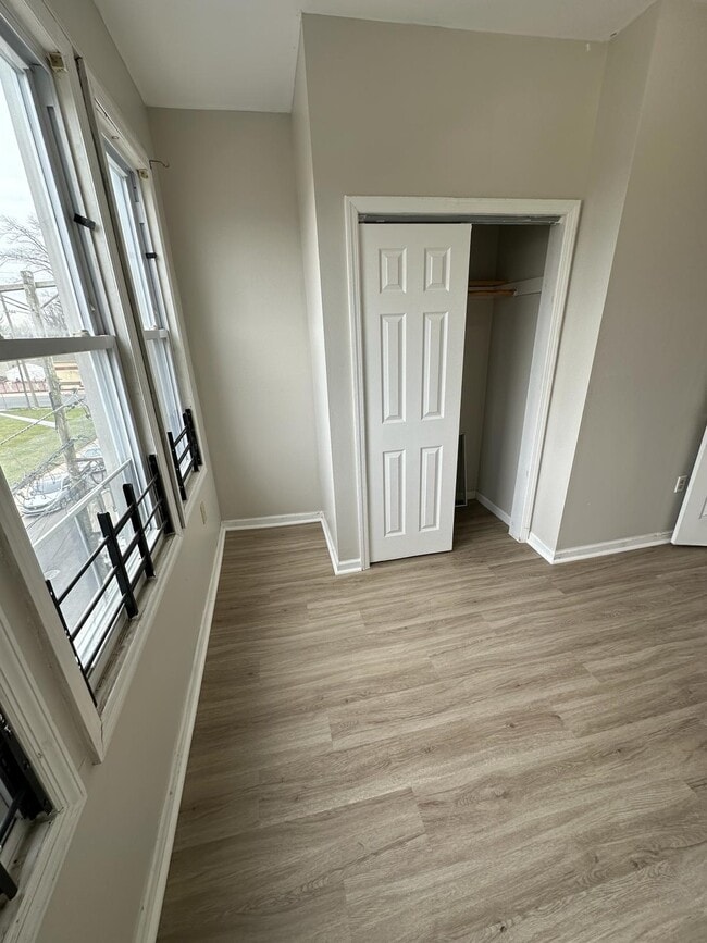 Building Photo - 19 Hobson St