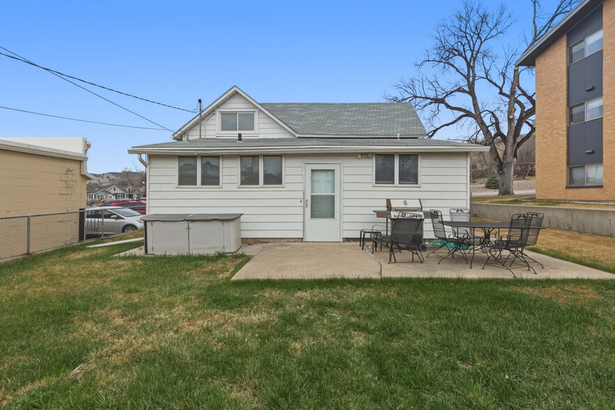 Building Photo - 727 Fairview St