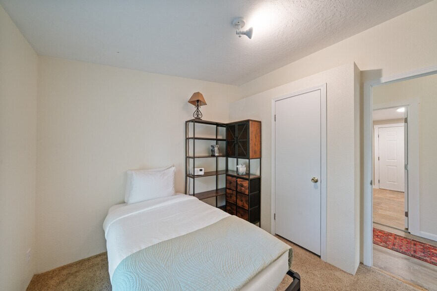 Building Photo - 109 Meghans Way