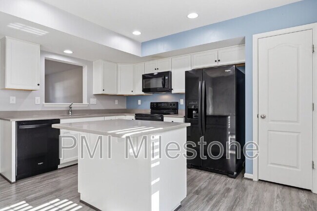Building Photo - 65 Darien Dr