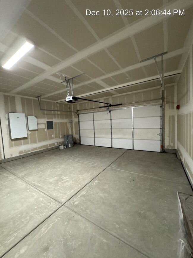 Building Photo - Newly built Home!