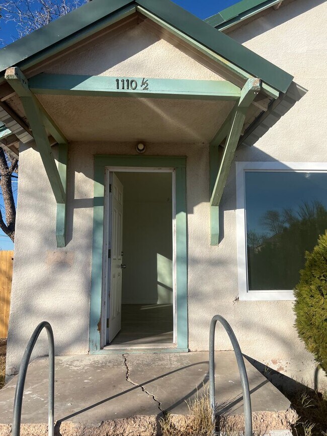 Building Photo - 1110 W Grand Ave
