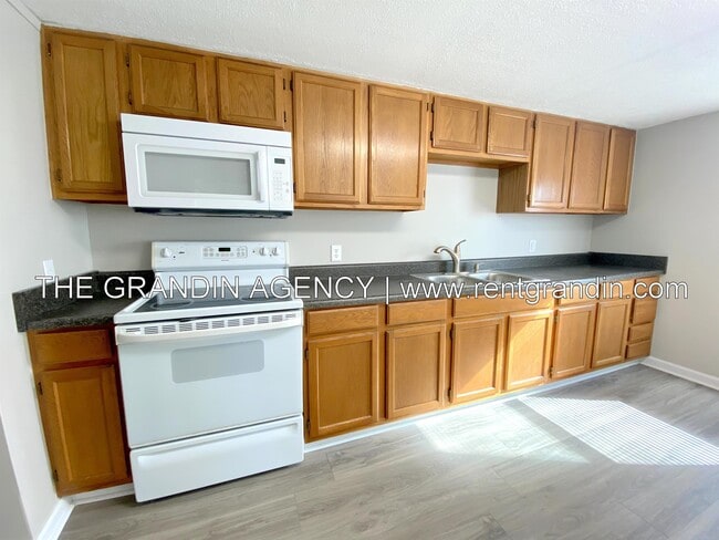 Building Photo - 8623 Plantation Rd