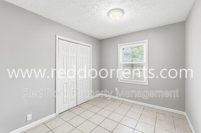 Building Photo - 517 Gibbs St