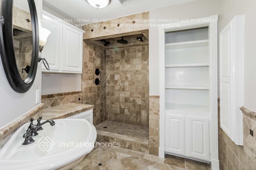 Building Photo - 1828 Lariat Dr