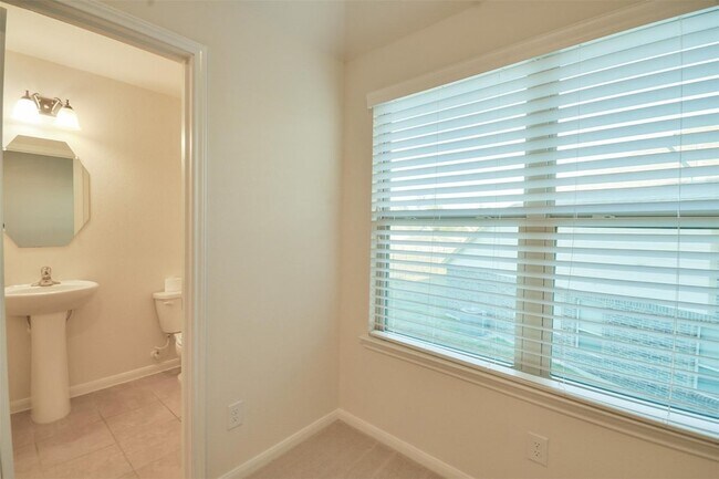 Building Photo - 3643 Cottage Pines Ln