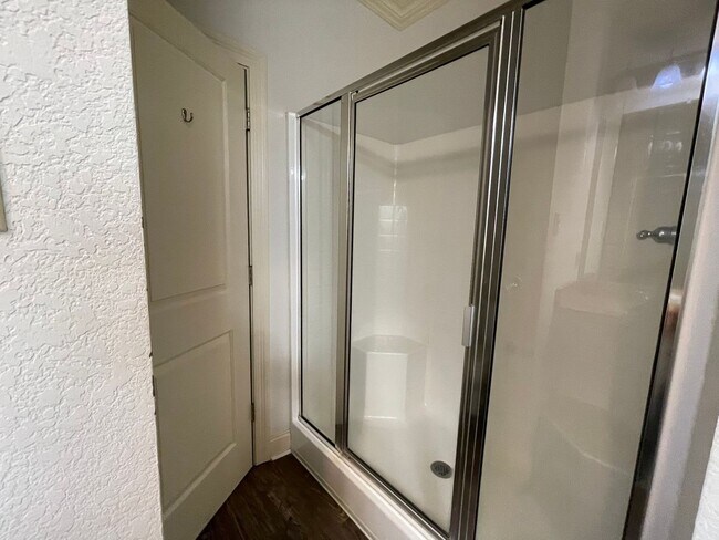 Building Photo - Spacious 3 Bedroom Condo in a Gated Community