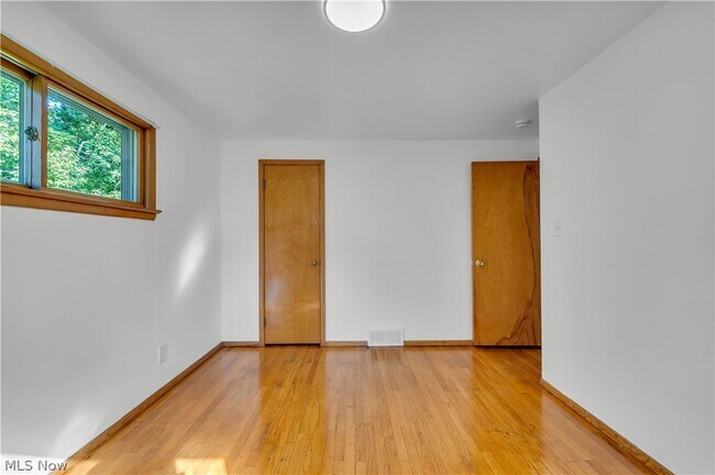 Building Photo - 77 Solon Rd