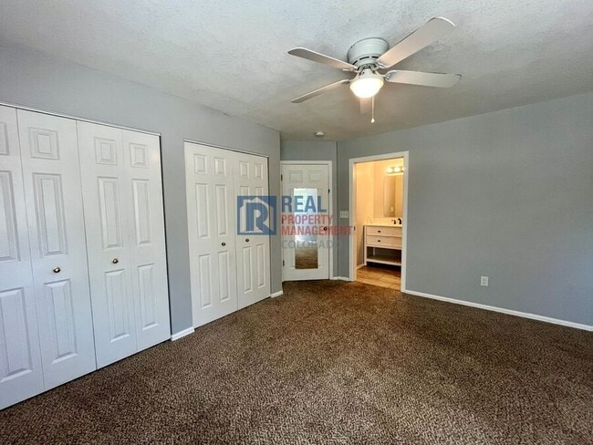 Building Photo - 715 Crown Point Dr