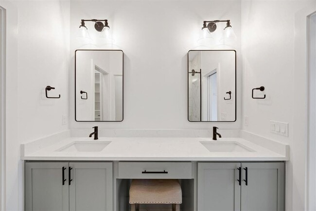 Building Photo - 966 Hangar Dr