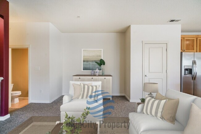 Building Photo - 1090 SW 170th Ave