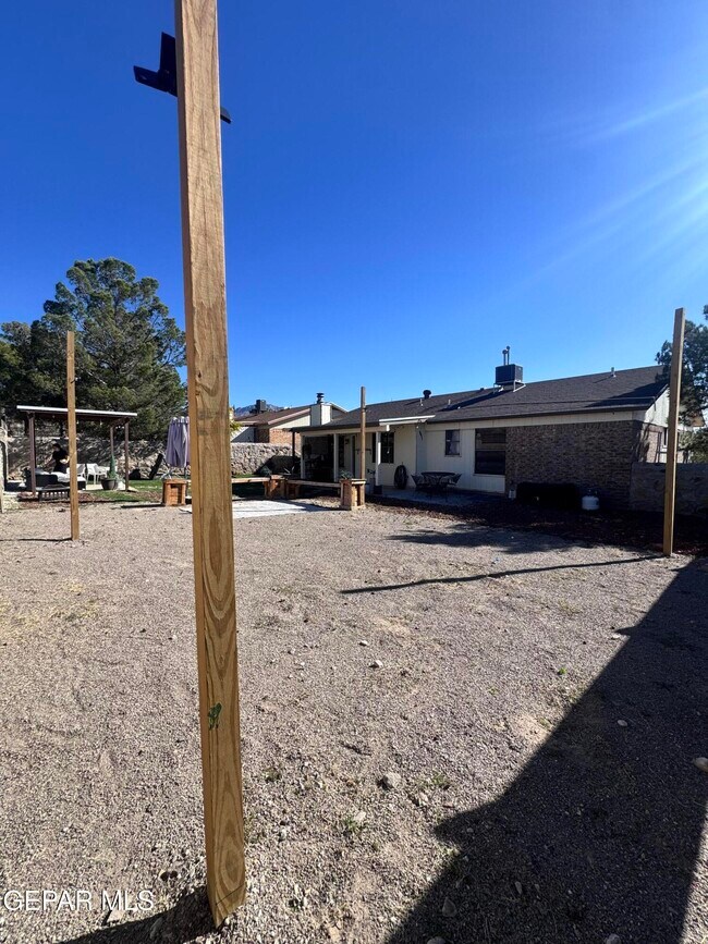 Building Photo - 701 Porras Dr