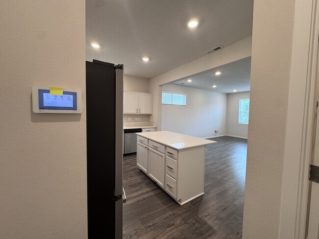 Building Photo - 896 N 18th Ave