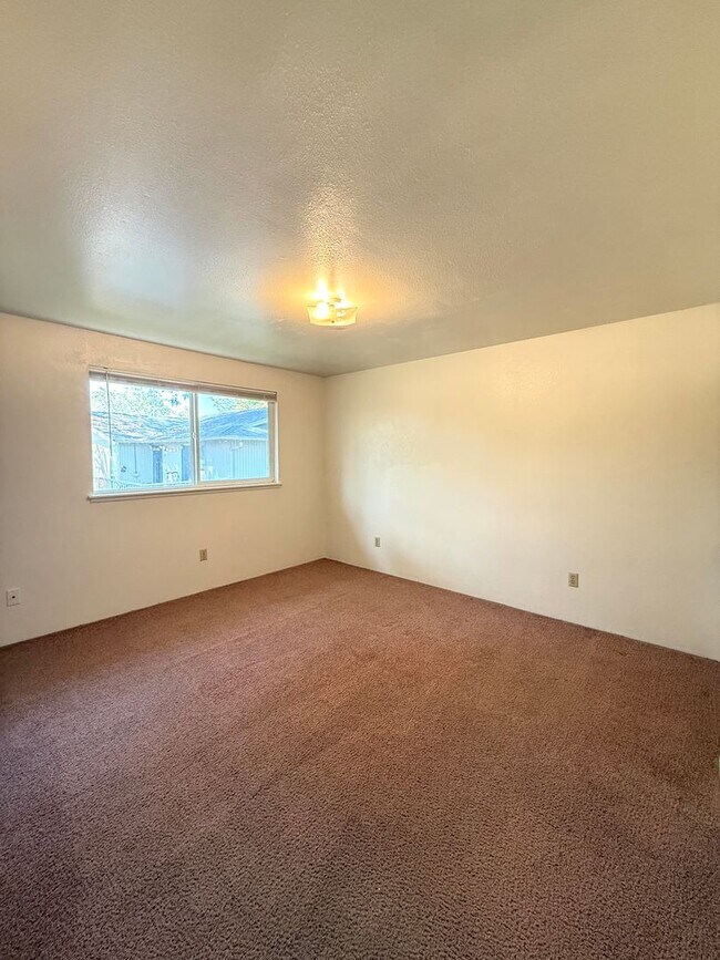 Building Photo - 330 Independence Cir