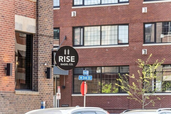 Building Photo - 700 N Washington Ave