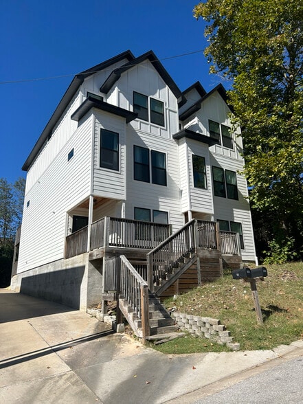 Building Photo - 121 N Washington Ave