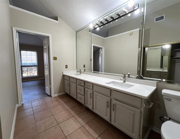 Building Photo - 5013 Hearthcrest Dr