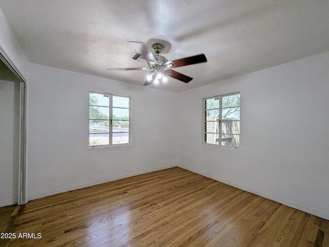Building Photo - 2443 E Earll Dr