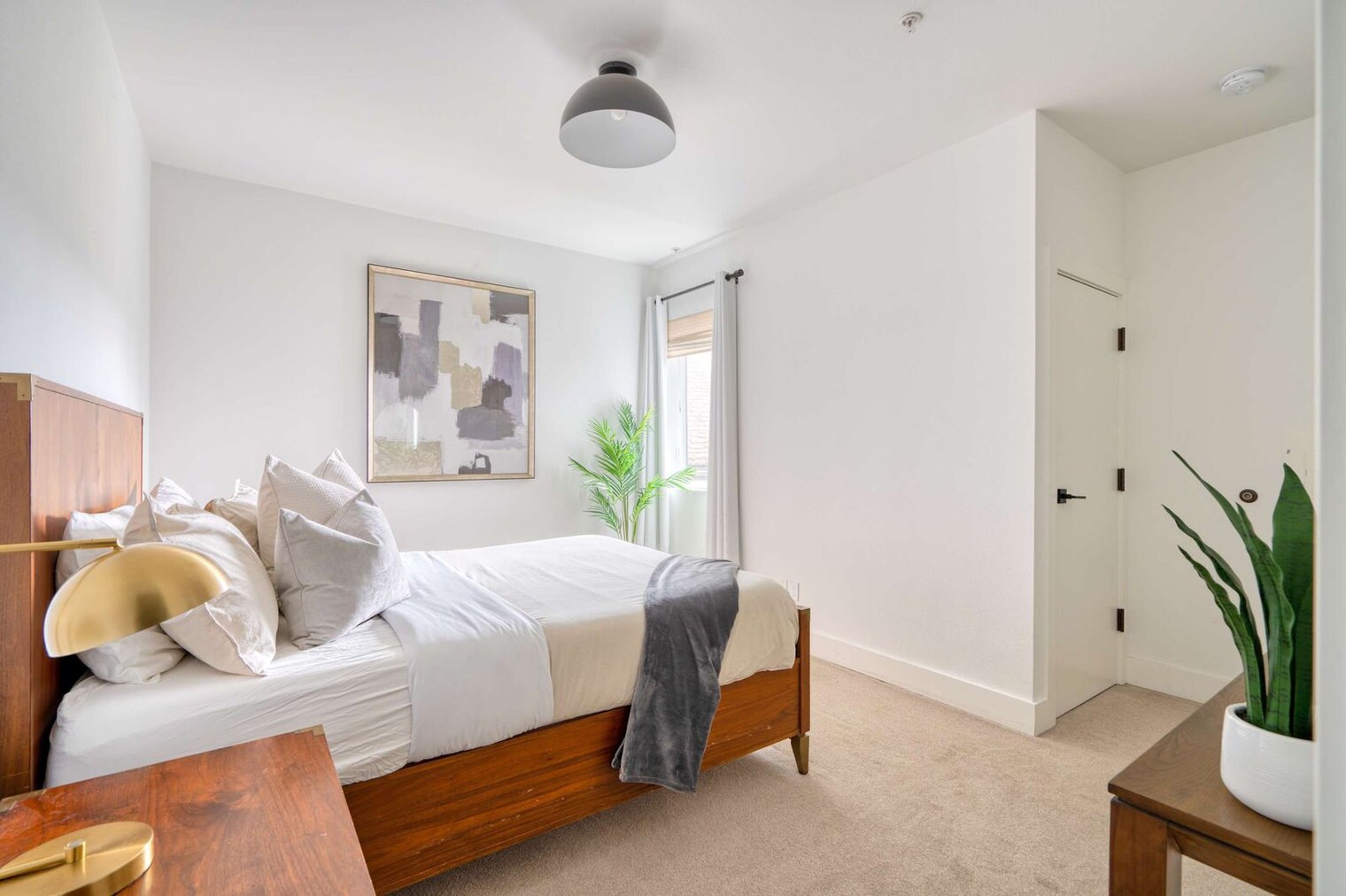 Building Photo - 4980 N Vancouver Ave