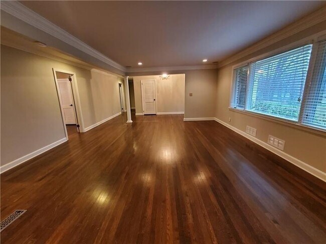 Building Photo - 4615 Mystic Dr NE