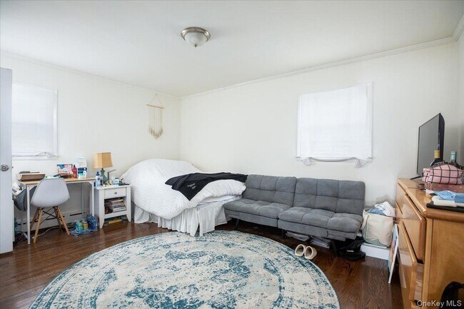 Building Photo - 525 E Beech St