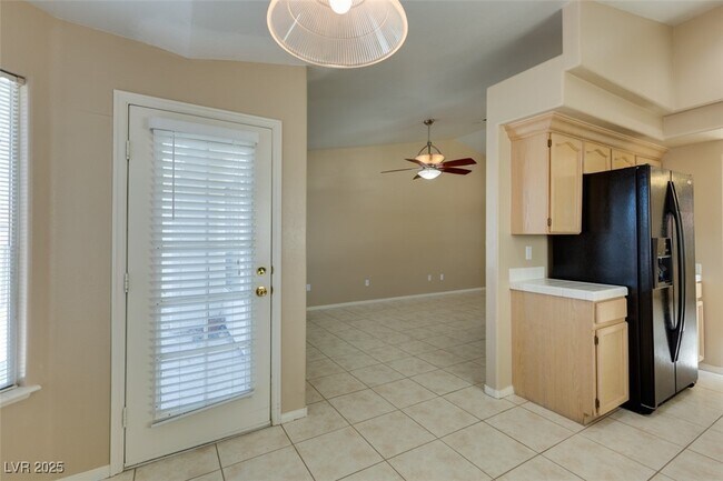 Building Photo - 1744 Knotty Pine