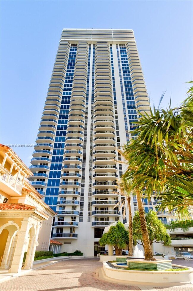 Building Photo - 4775 Collins Ave