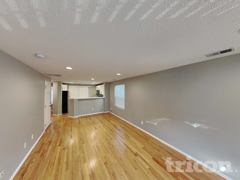 Building Photo - 577 SW 207th Ave