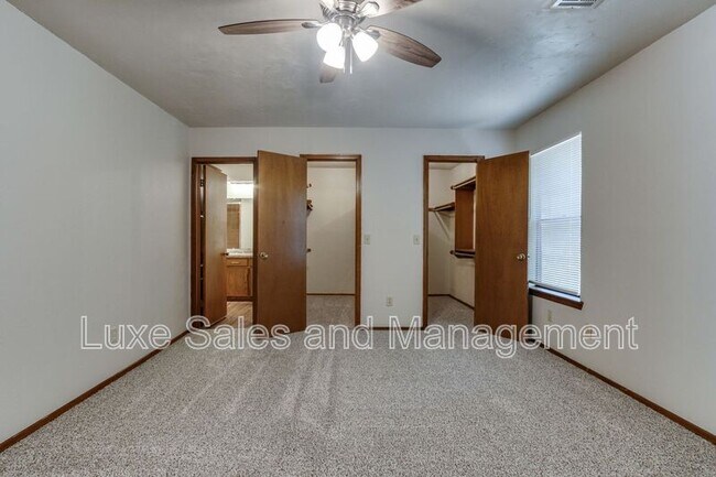 Building Photo - 1705 N Gleason Ave