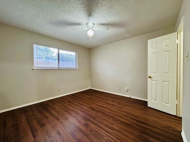 Building Photo - 9304 Kempler Dr