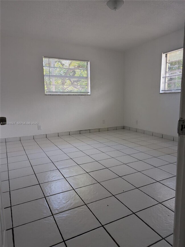 Building Photo - 1830 Sheridan St