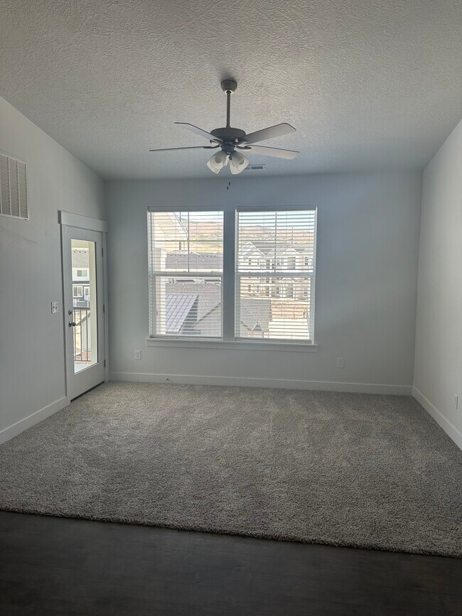 Building Photo - 947 W Coral Charm Way